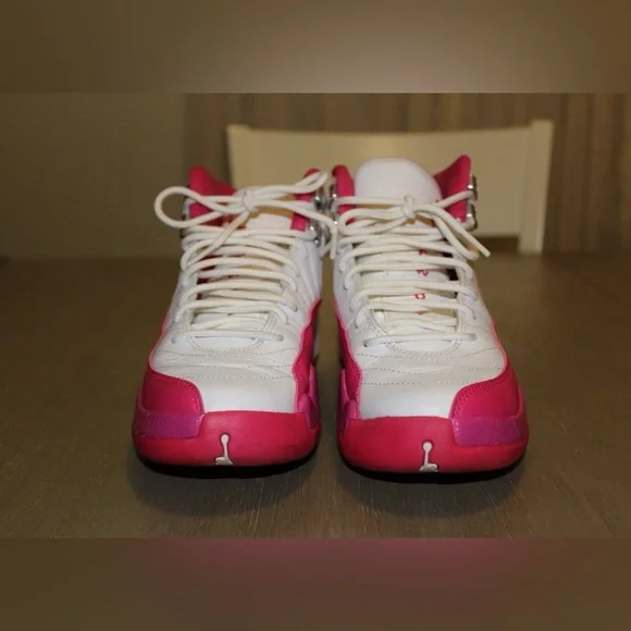 Size 5.5Y Nike Air Jordan 12 Retro Dynamic Pink White 510815-109 - Picture 2 of 3